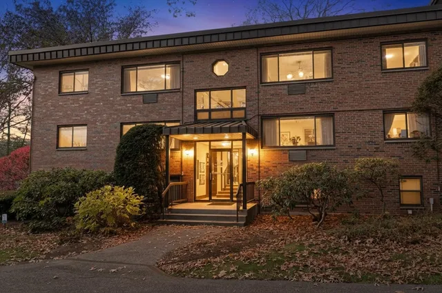 $2,200 | 1325 Worcester Road, Unit A2, Framingham, MA 01701