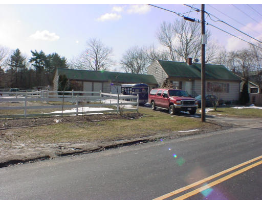 8 Rounseville Road Rochester, MA 02770 - Photo 1 of 1