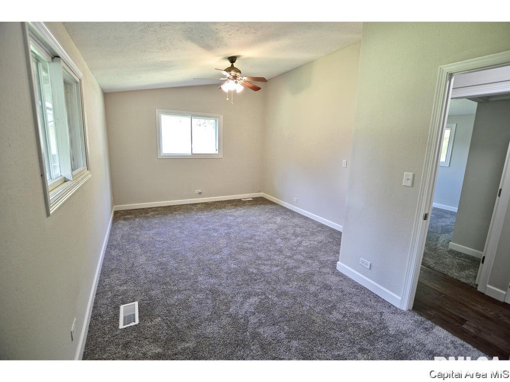 22 Towle Road Divernon, IL 62530 - Photo 11 of 36