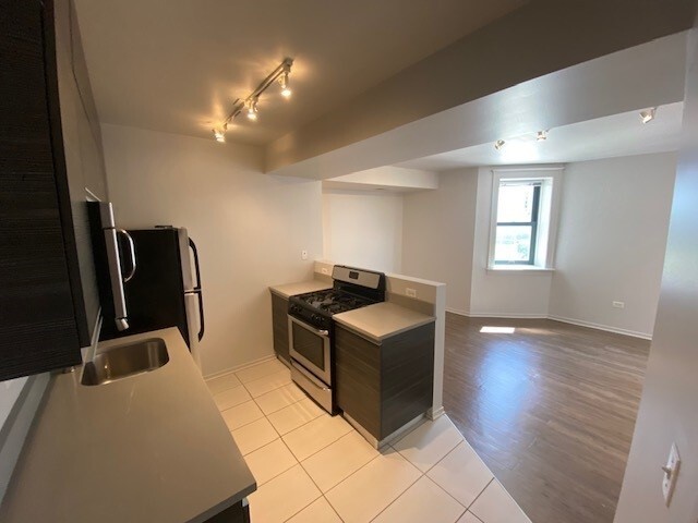 30 East Roosevelt Road, Unit 501 Chicago, IL 60605 - Photo 2 of 6