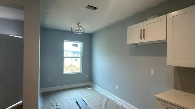 a view of entryway with window