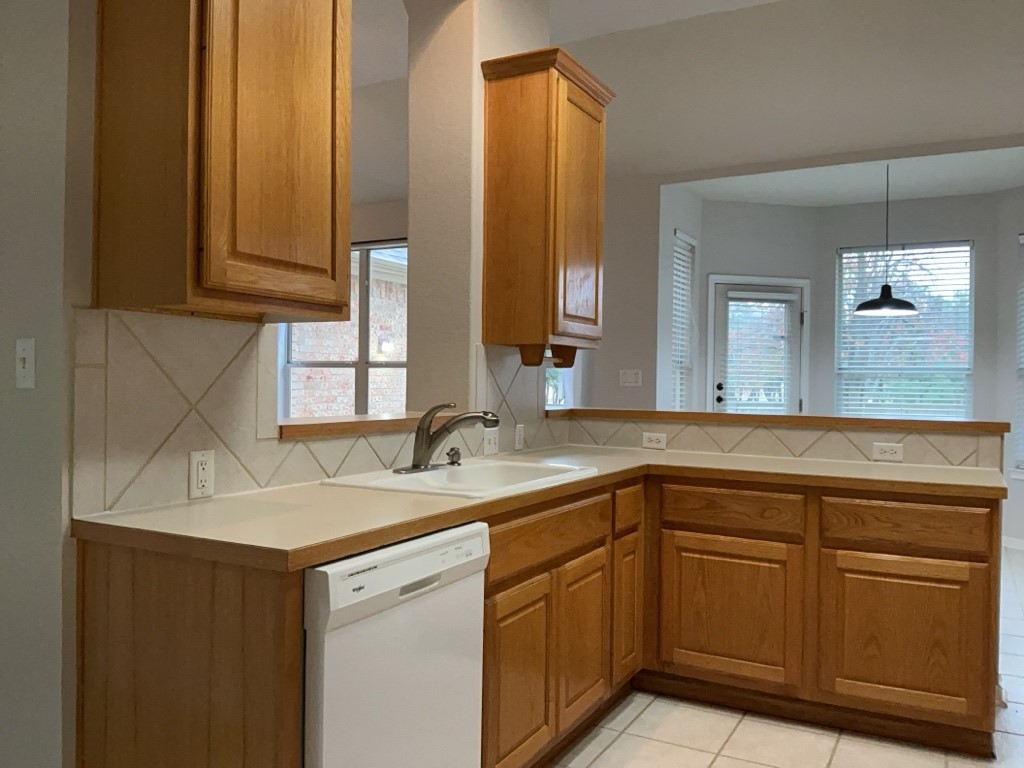 2013 Inverness Drive Round Rock, TX 78681 - Photo 14 of 26 Kitchen overlooks living area