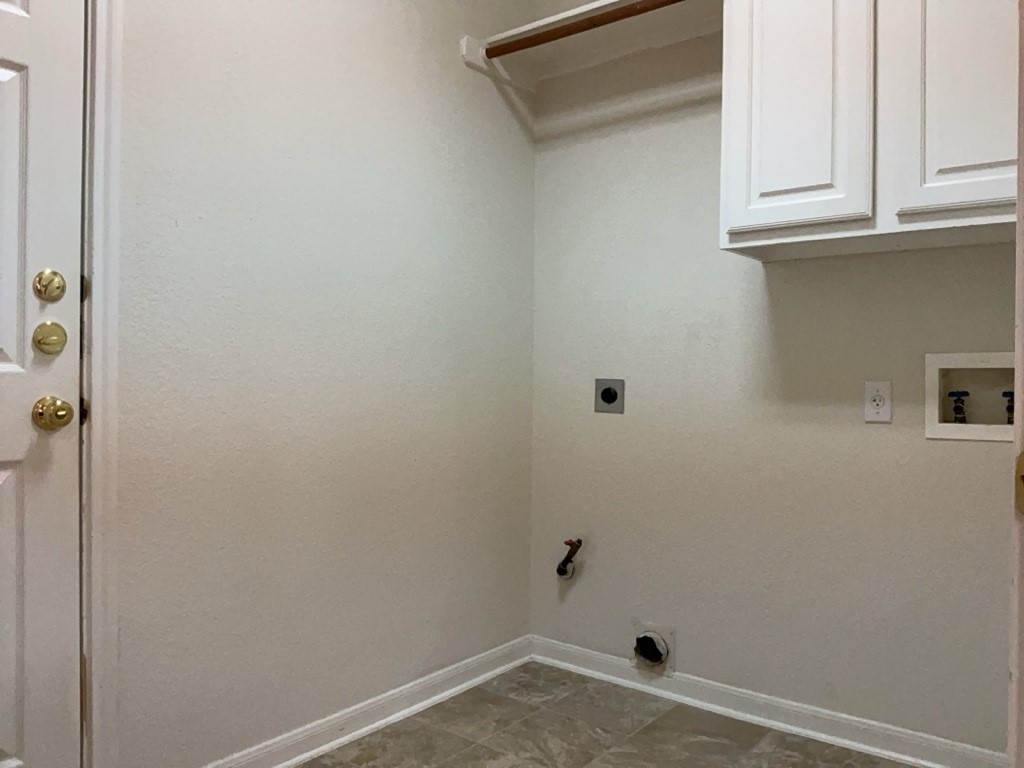 2013 Inverness Drive Round Rock, TX 78681 - Photo 24 of 26 Laundry with hookups