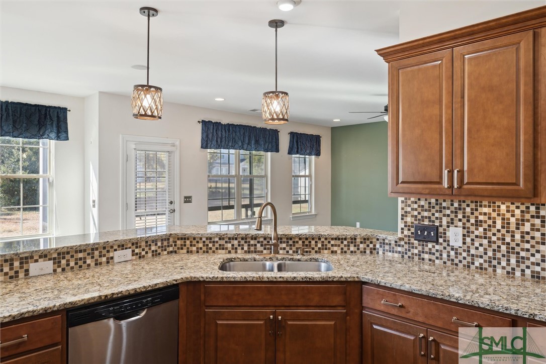 77 RedWall Circle Savannah, GA 31407 - Photo 14 of 41 Kitchen