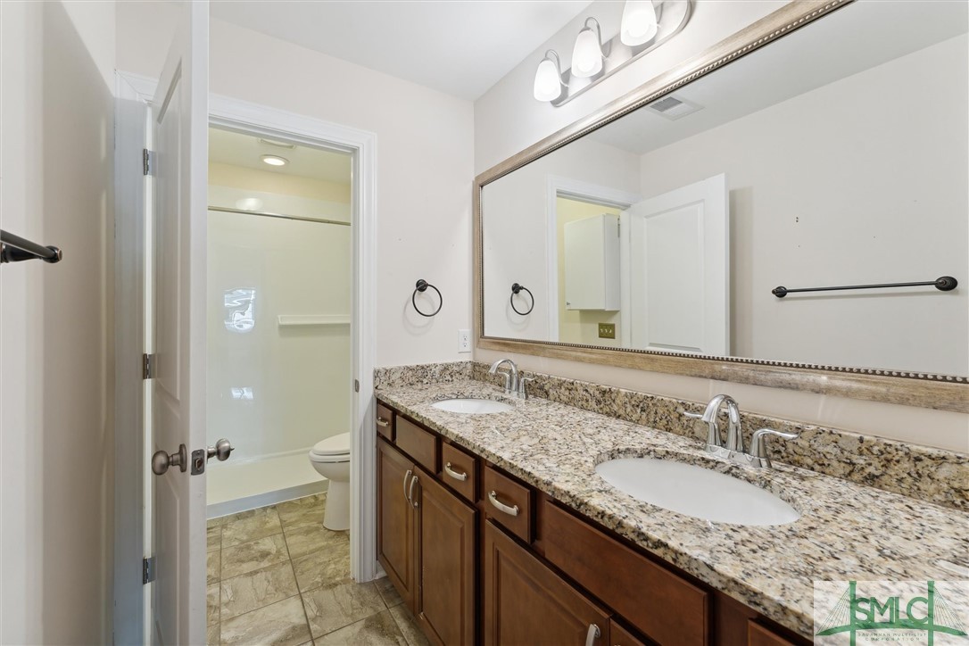 77 RedWall Circle Savannah, GA 31407 - Photo 28 of 41 Upstairs Bathroom