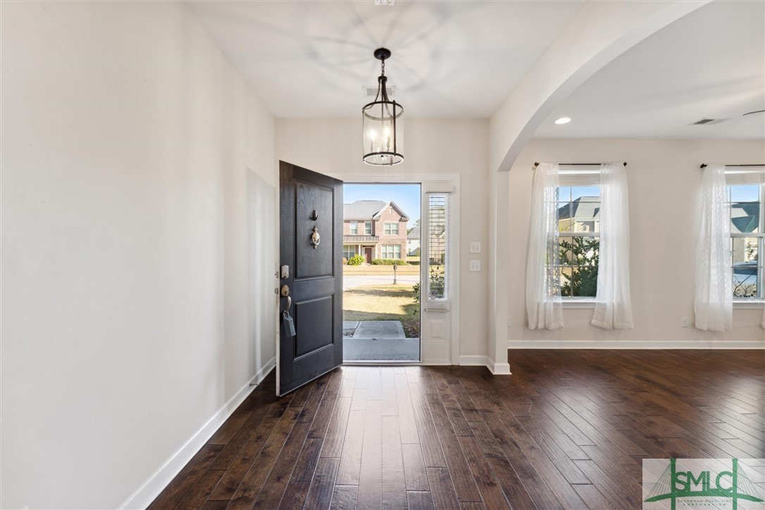 77 RedWall Circle Savannah, GA 31407 - Photo 4 of 41 Foyer