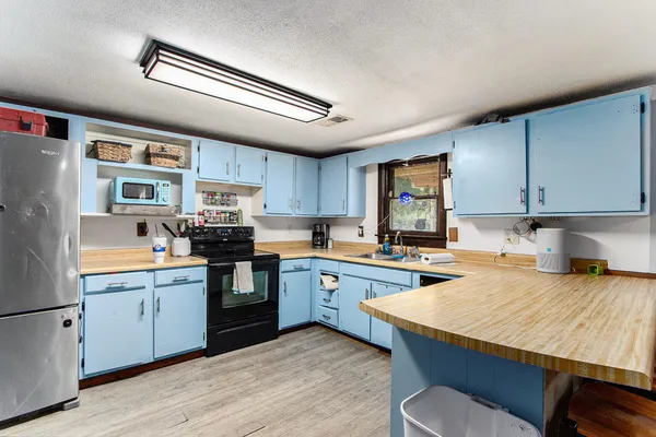 $174,000 | 46778 Sycamore Drive, Bangor, MI 49013