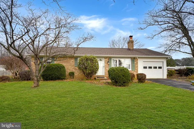 a view of front of house with a yard