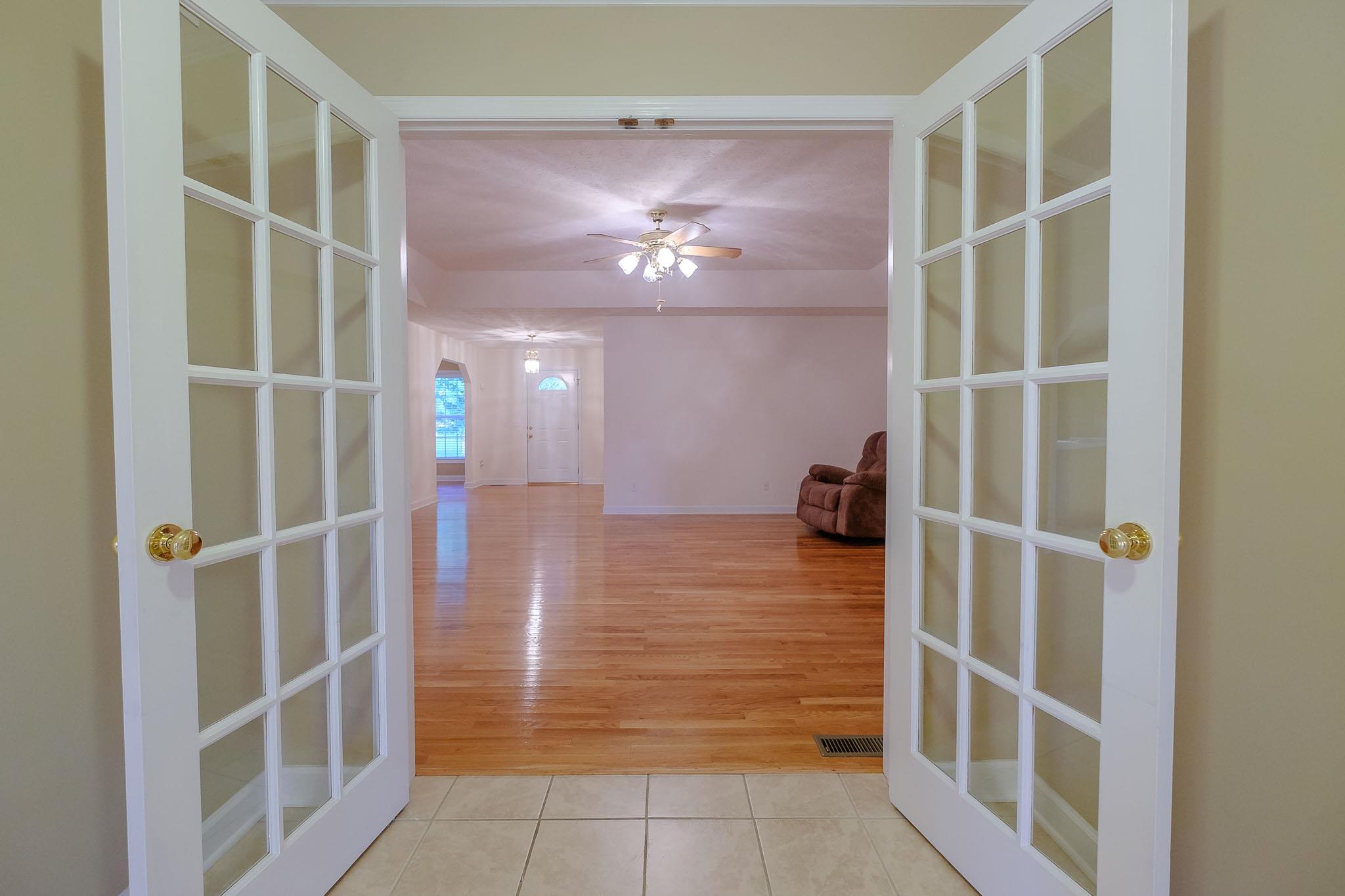 959 Wayside Road Manchester, TN 37355 - Photo 15 of 30 a view of a hallway with closet