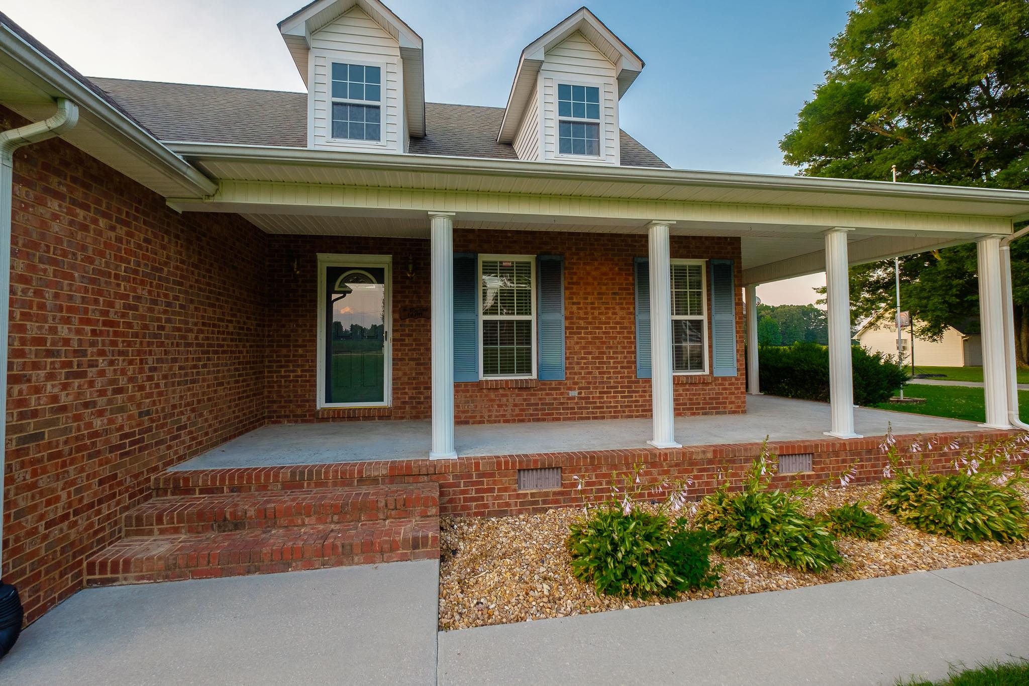 959 Wayside Road Manchester, TN 37355 - Photo 3 of 30 front view of a house