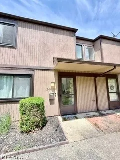 $160,000 | 26653 Lake Of The Falls Boulevard, Olmsted Falls, OH 44138
