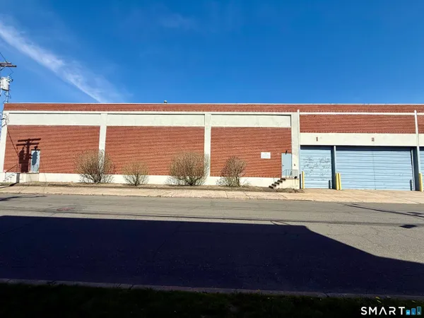 $6,700 | 135 Wood Street, Unit BAYS 1, West Haven, CT 06516