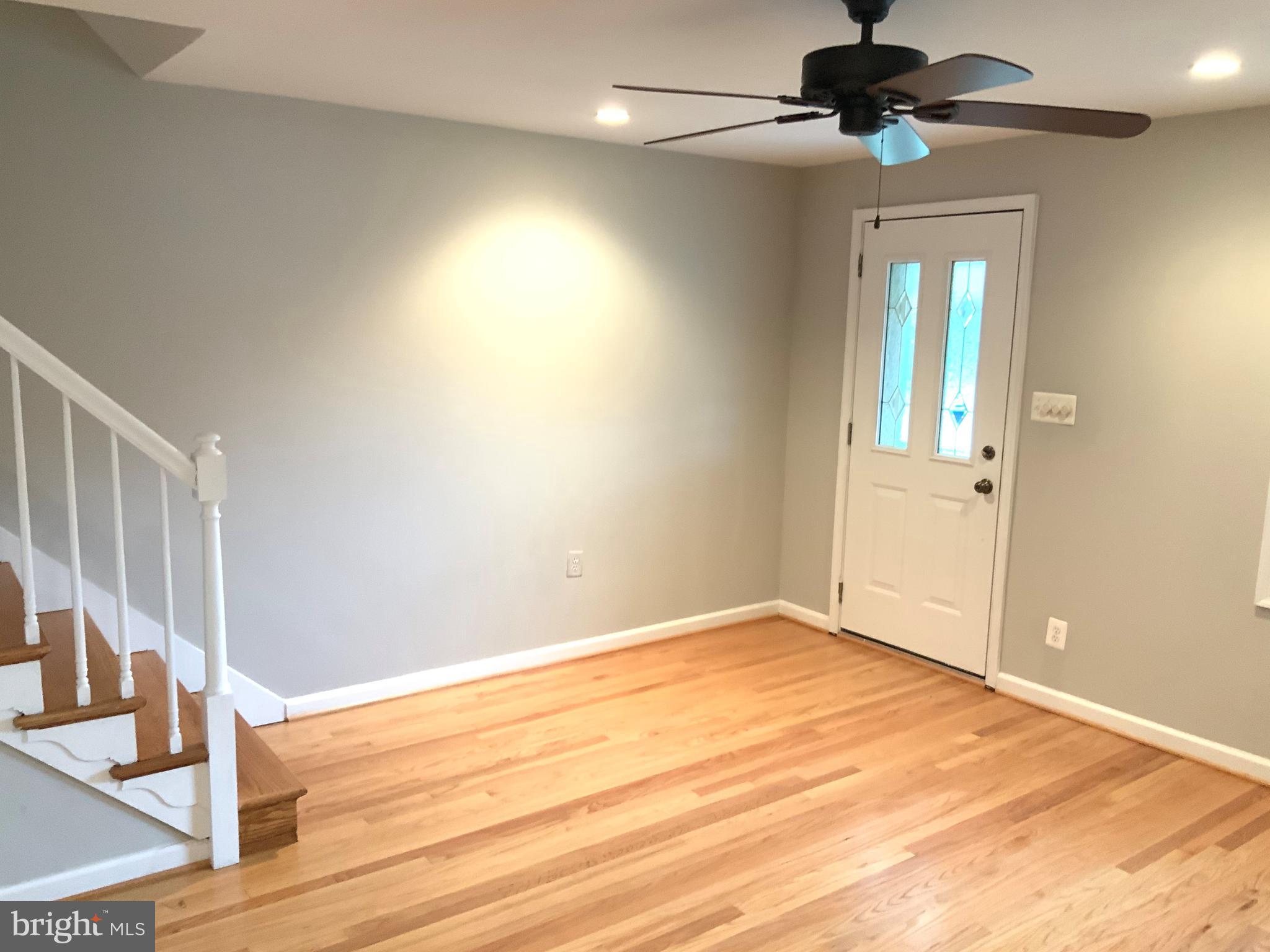 2125 Hawthorne Road Middle River, MD 21220 - Photo 5 of 33 Living Room