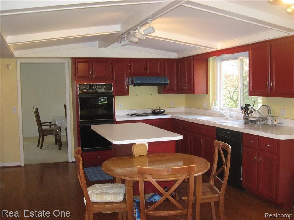 3151 Salem Drive Rochester, MI 48306 - Photo 6 of 19 Spacious Kitchen