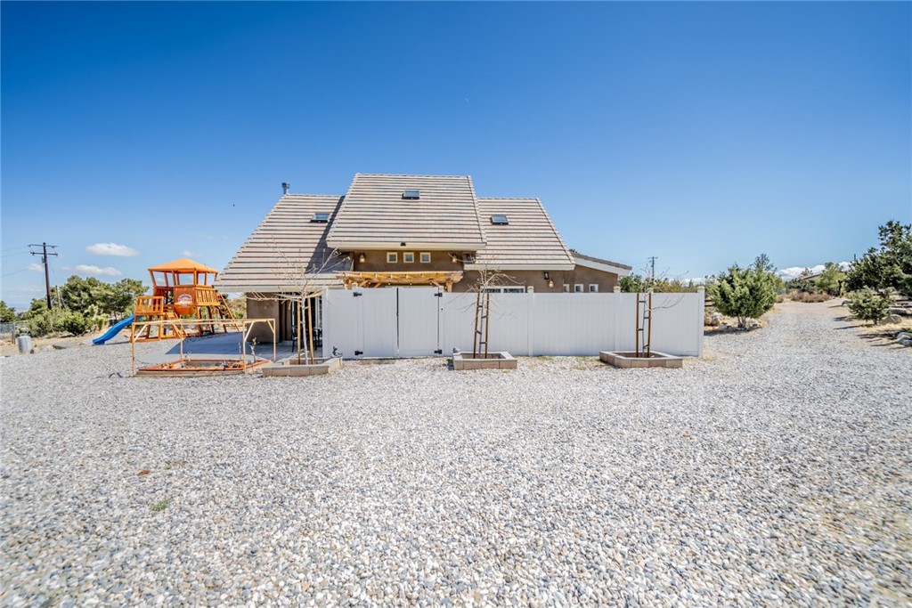 10022 Silver Rock Road Pinon Hills, CA 92372 - Photo 4 of 48