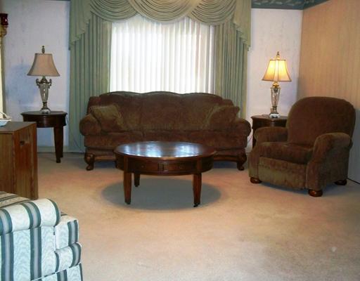 2000 Spring Street Arlington, PA 15210 - Photo 3 of 9 Living Room.