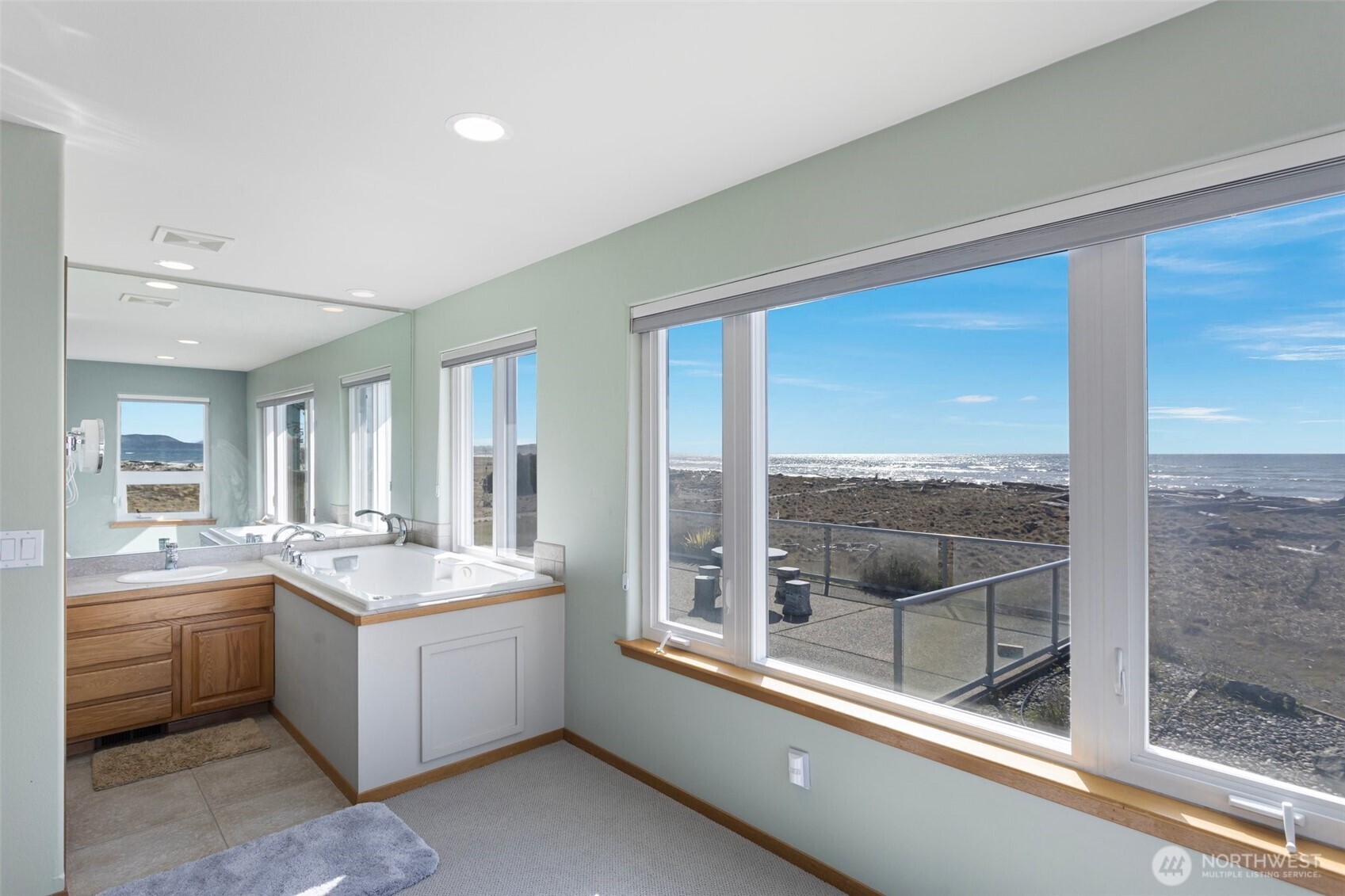 913 East Riley Road Oak Harbor, WA 98277 - Photo 19 of 35