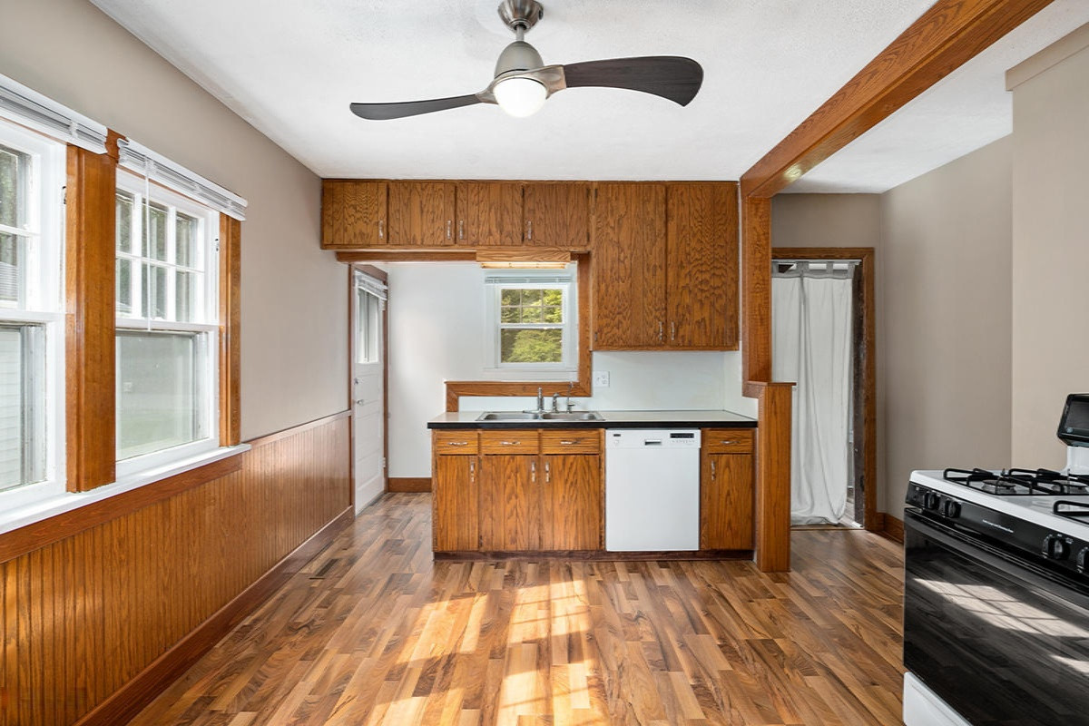 6369 Quarterline Road Spring Lake, MI 49456 - Photo 2 of 31 Kitchen