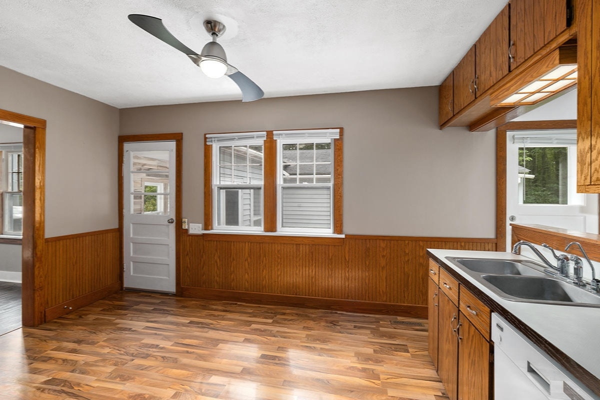 6369 Quarterline Road Spring Lake, MI 49456 - Photo 9 of 31 Large Windows