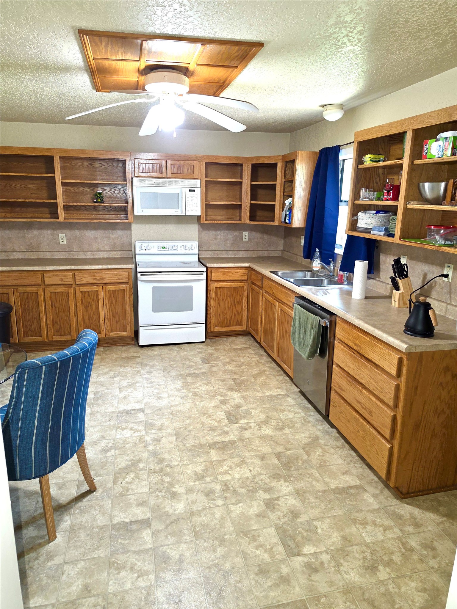 307 5th Street Sutherland Springs, TX 78161 - Photo 17 of 17 a kitchen with stainless steel appliances a stove and cabinets