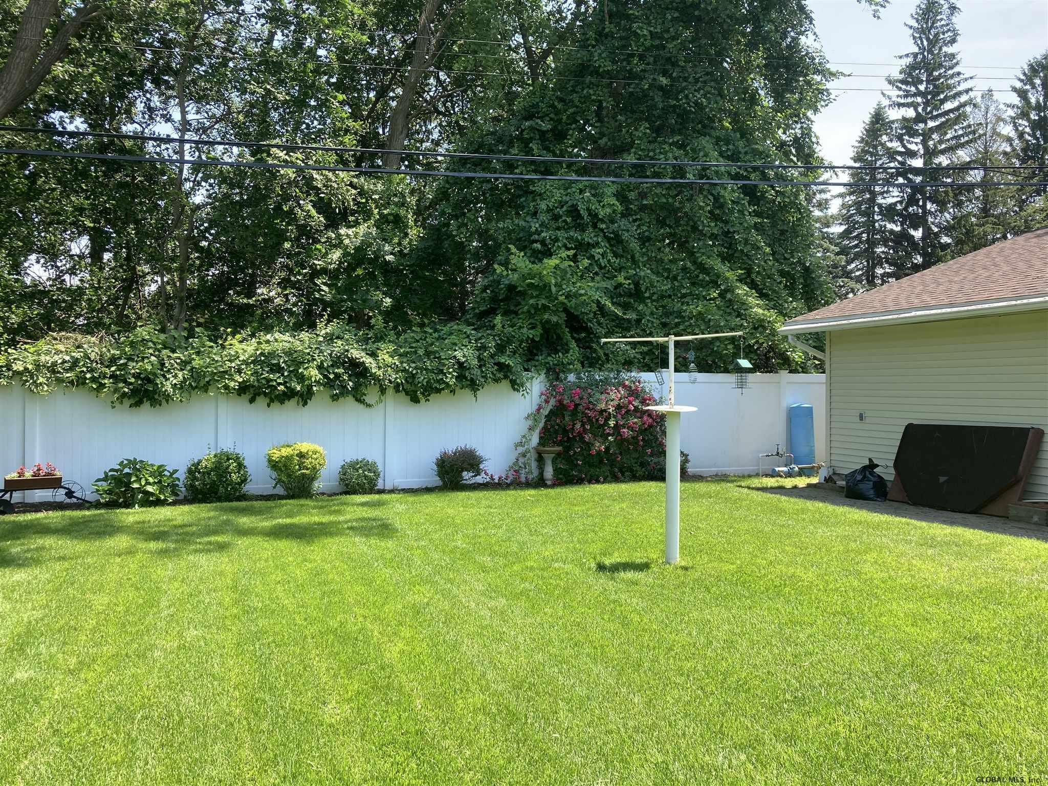 1073 Roberta Road Rotterdam, NY 12303 - Photo 20 of 32 Photo 20