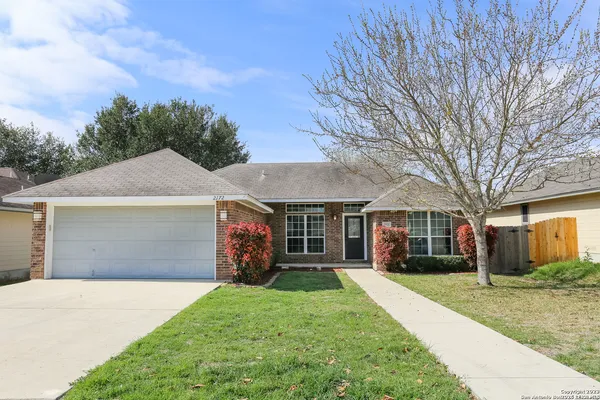 $1,900 | 2172 Bentwood Drive, New Braunfels, TX 78130