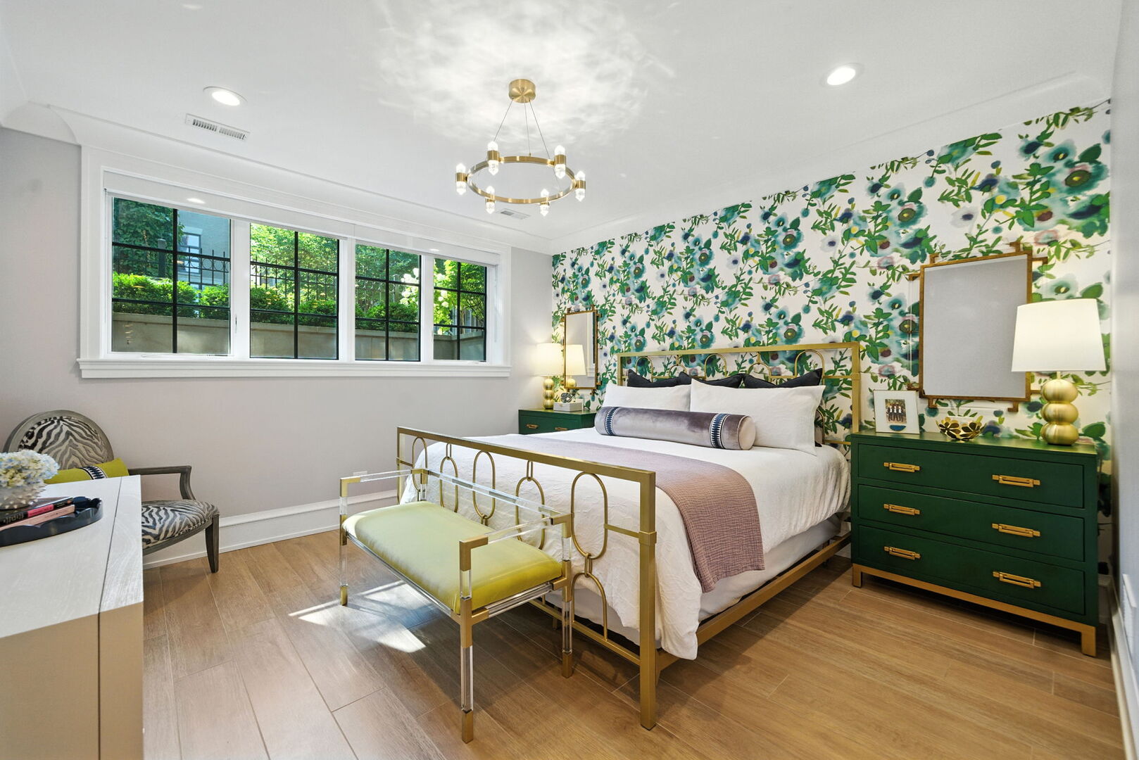 1733 North Mohawk Street, Unit 1N Chicago, IL 60614 - Photo 18 of 29 a bed room with a bed and a window
