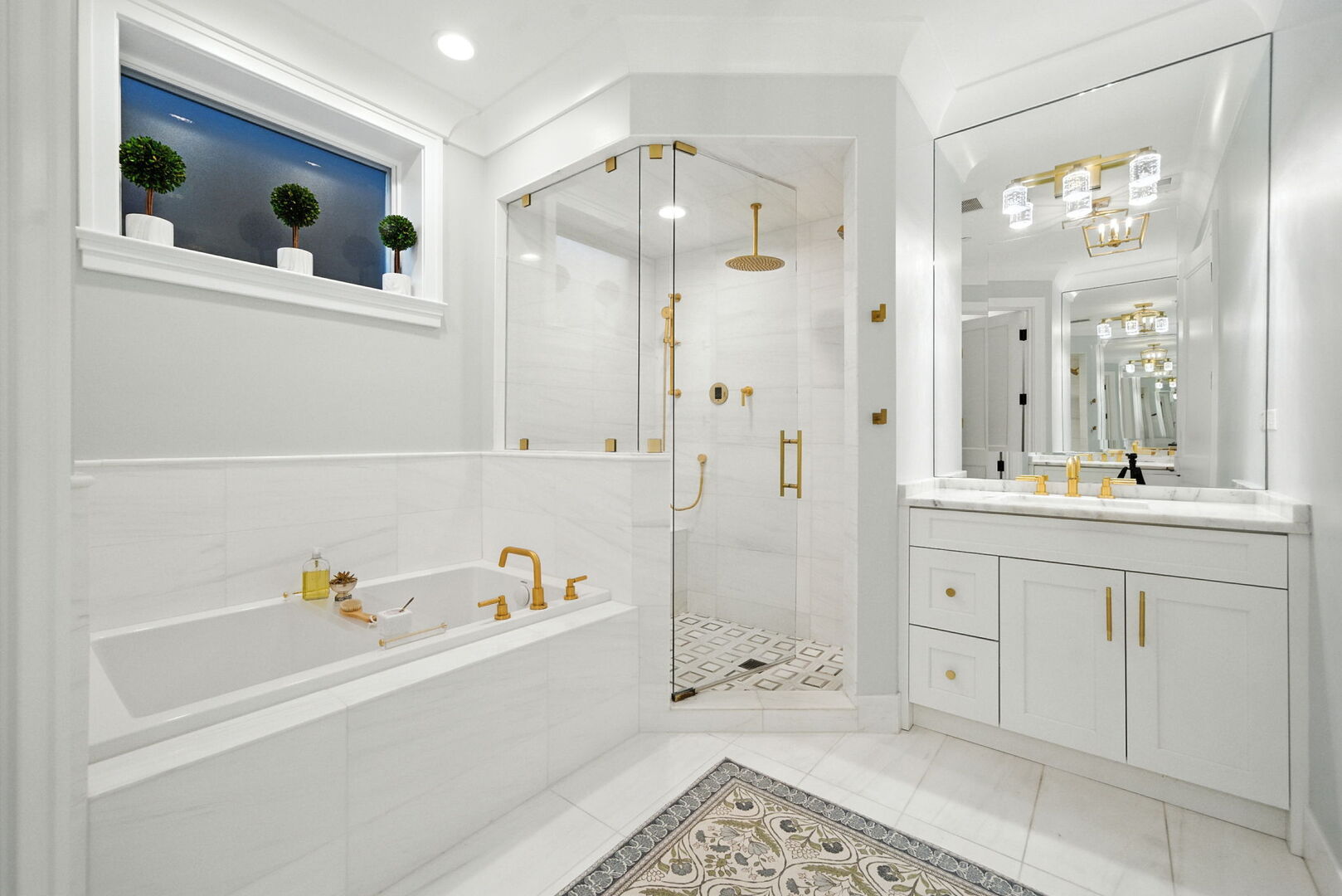 1733 North Mohawk Street, Unit 1N Chicago, IL 60614 - Photo 19 of 29 a bathroom with a tub sink and mirror