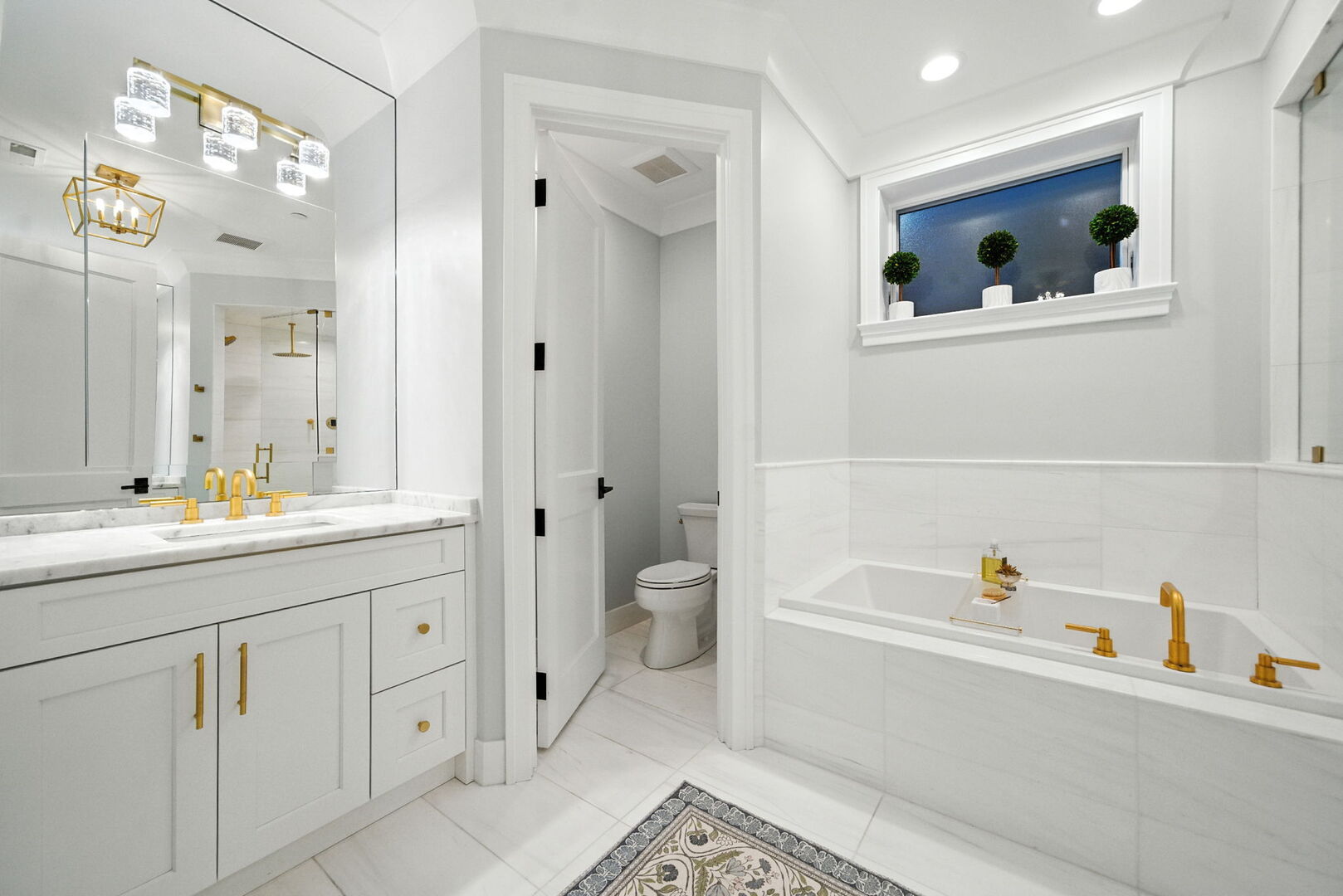 1733 North Mohawk Street, Unit 1N Chicago, IL 60614 - Photo 20 of 29 a bathroom with a tub sink toilet and mirror