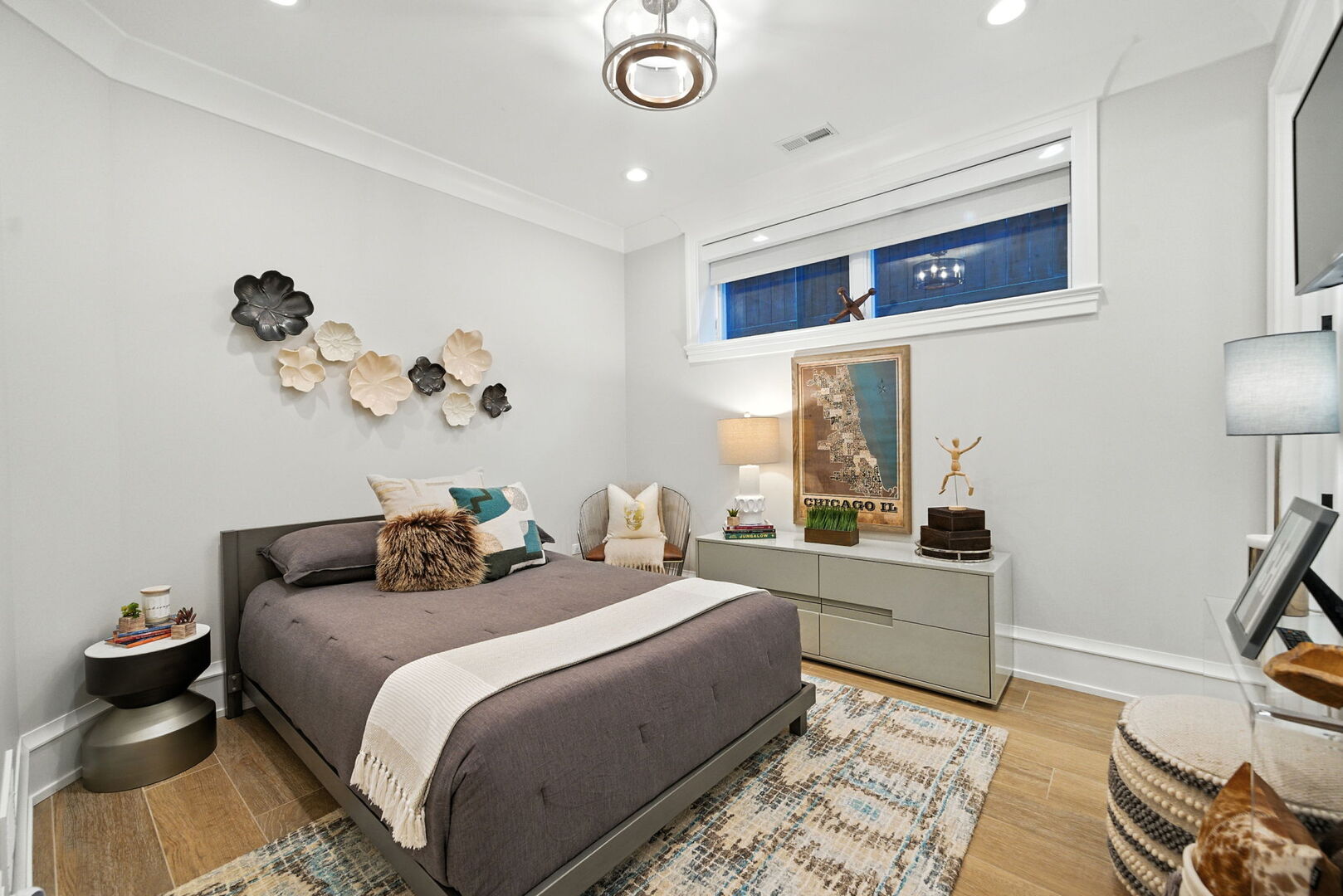 1733 North Mohawk Street, Unit 1N Chicago, IL 60614 - Photo 22 of 29 a bedroom with a bed and a large window
