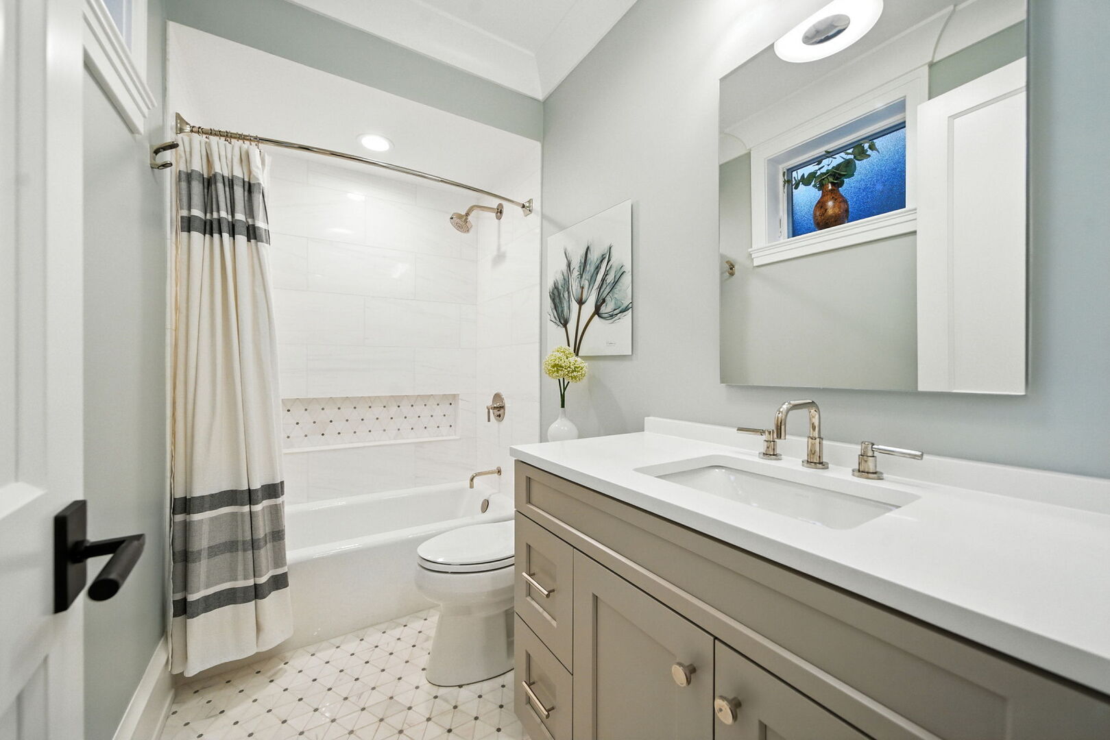 1733 North Mohawk Street, Unit 1N Chicago, IL 60614 - Photo 25 of 29 a bathroom with a sink a toilet a tub and shower