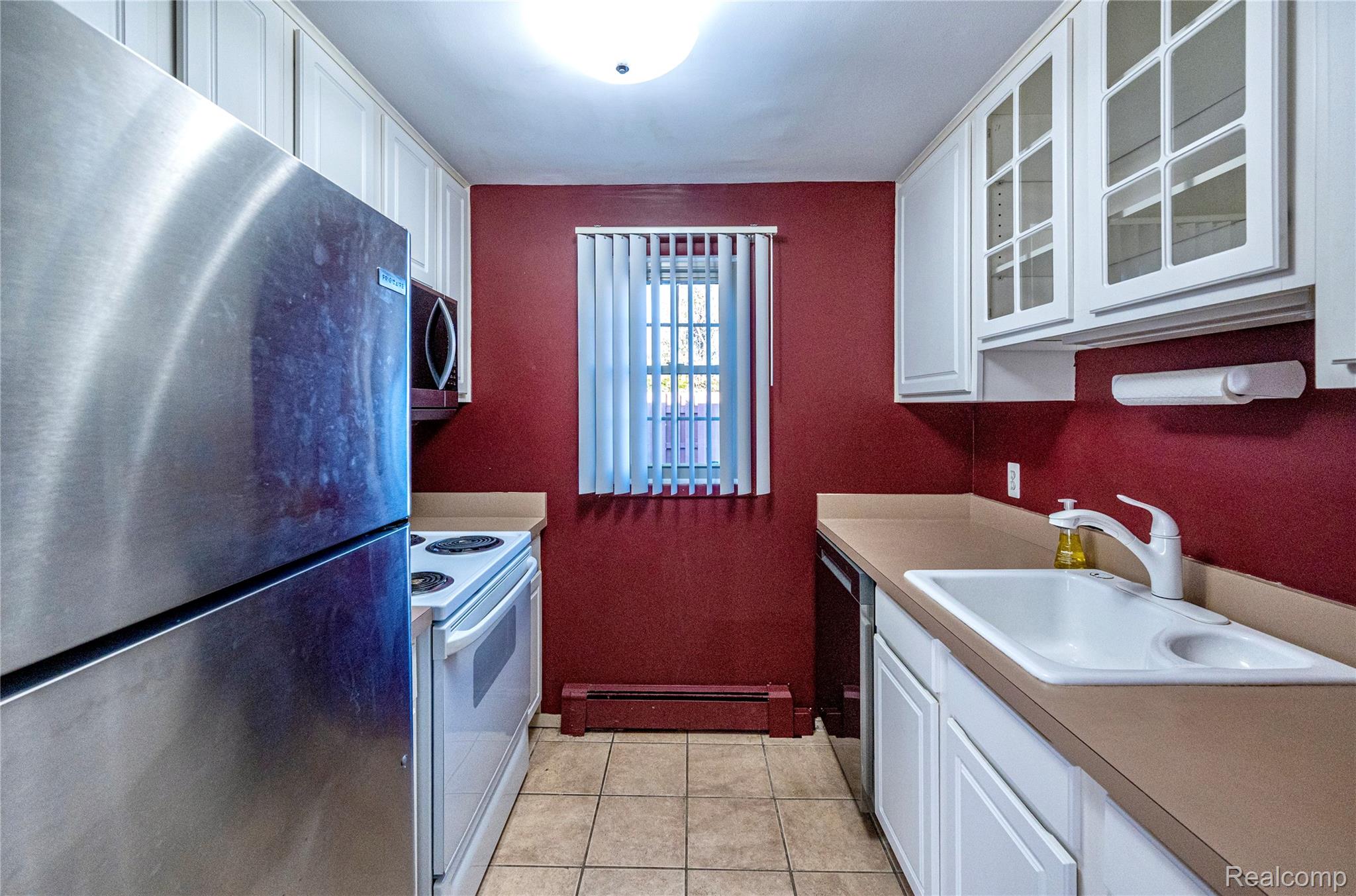 2344 West 14 Mile Road, Unit 7 Royal Oak, MI 48073 - Photo 6 of 23 Kitchen view