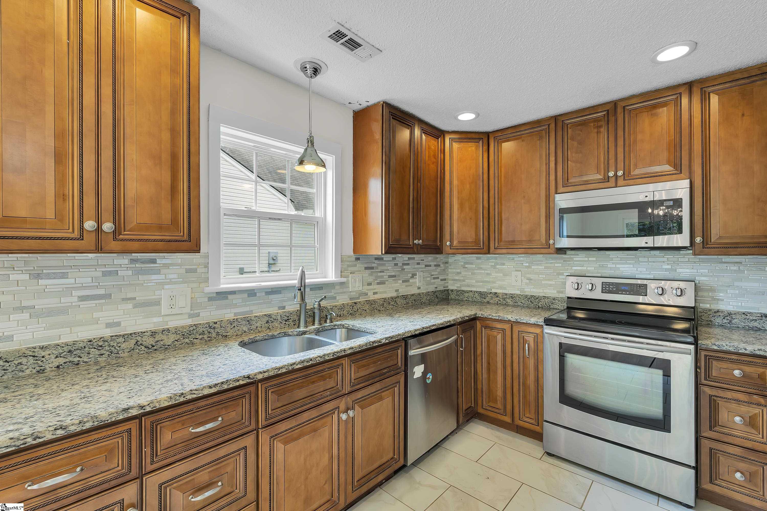 4 Raleigh Court Simpsonville, SC 29681 - Photo 8 of 24