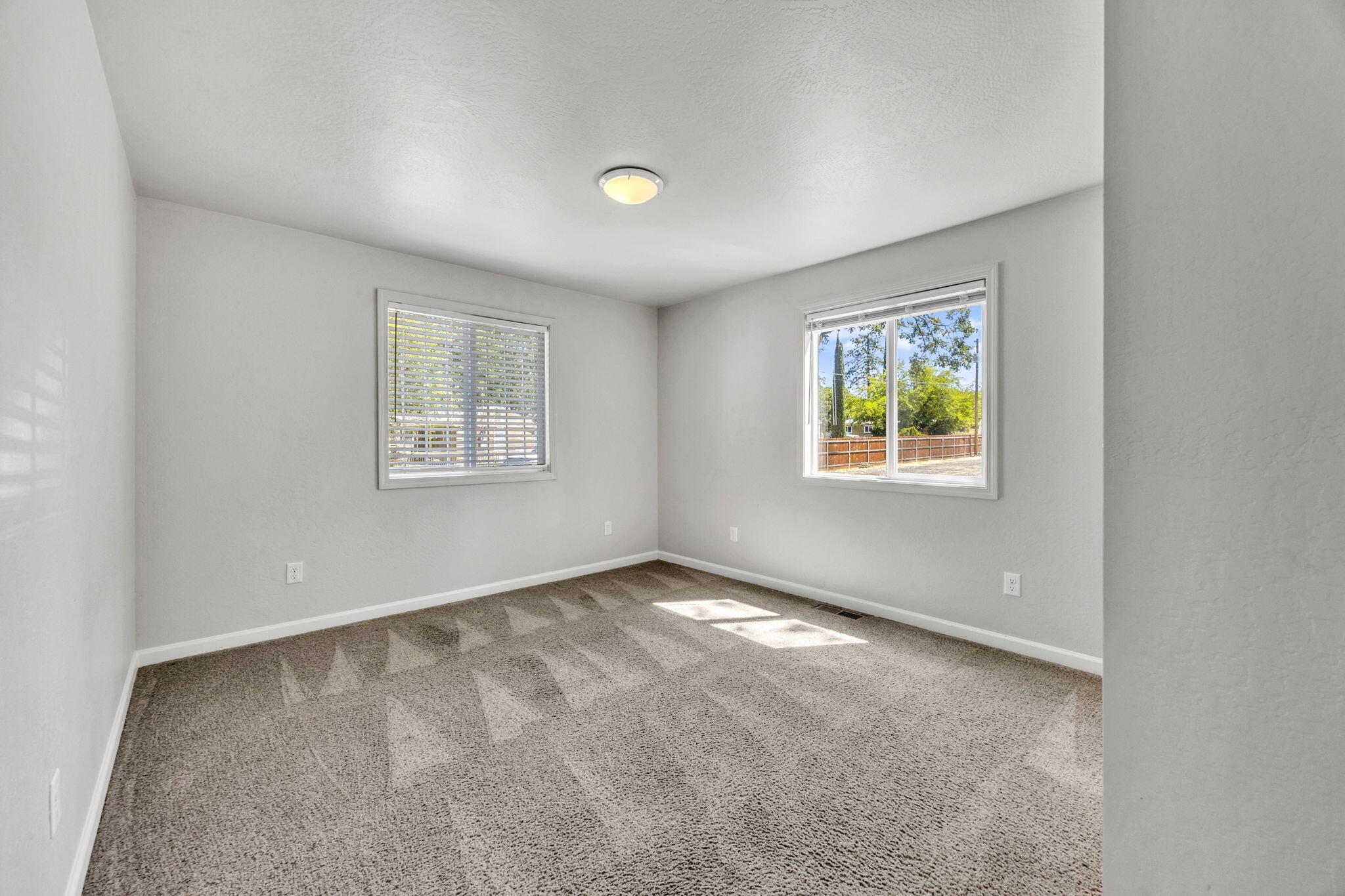 225 Wilson Road Central Point, OR 97502 - Photo 20 of 63 Bedrm 2