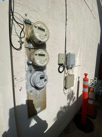 a view of entryway with washer and dryer