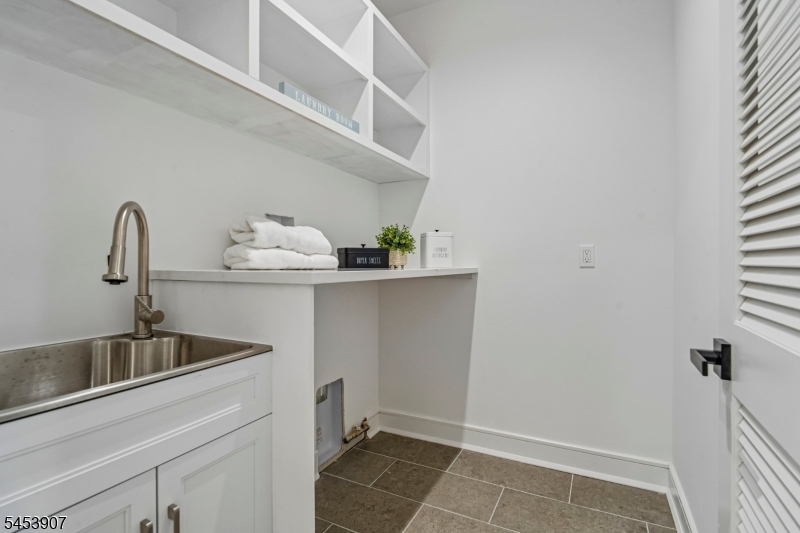 83 Falcon Road Livingston, NJ 07039 - Photo 39 of 45 Gallery Image 39