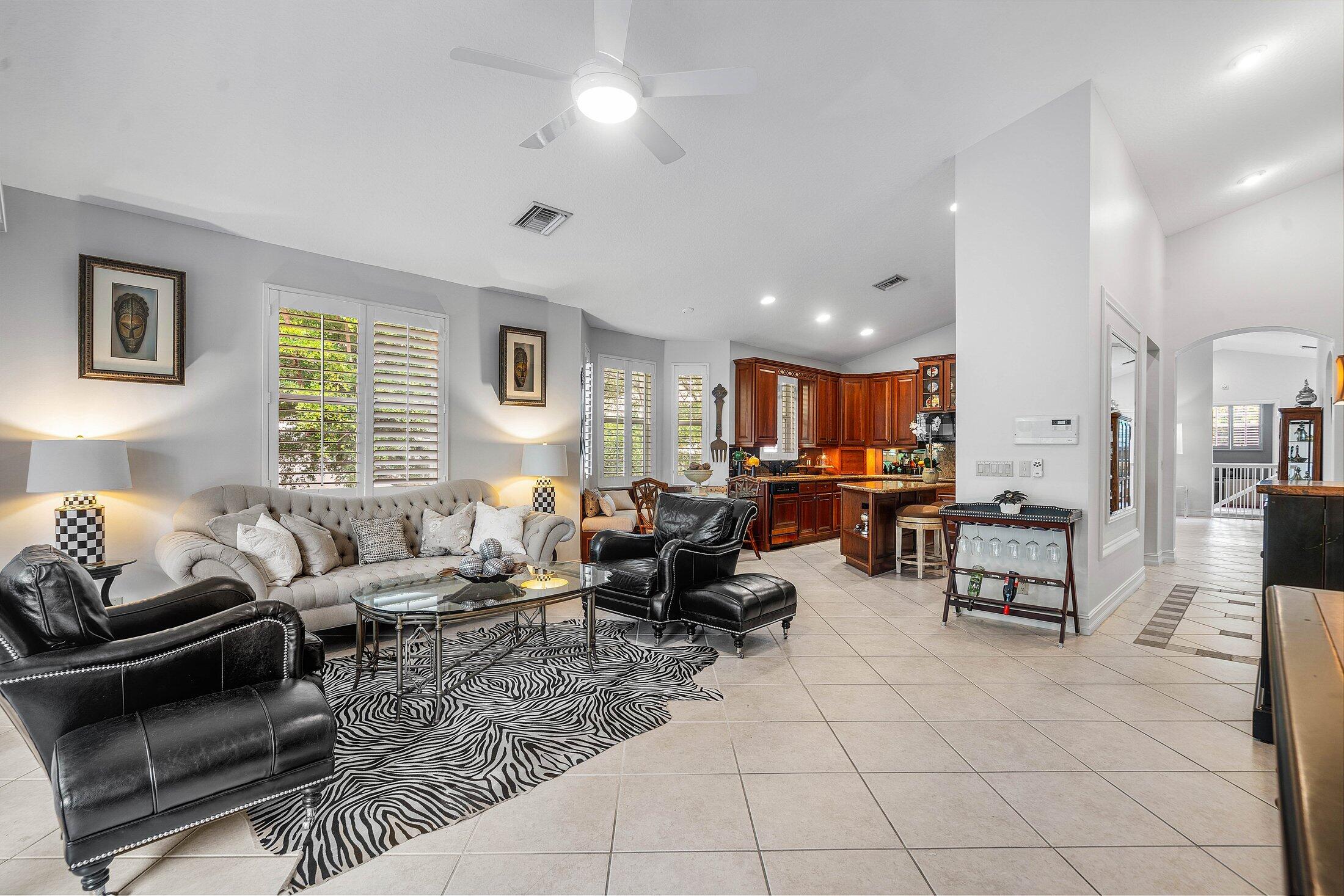 6184 Island Bend, Unit D Boca Raton, FL 33496 - Photo 14 of 54 Family room