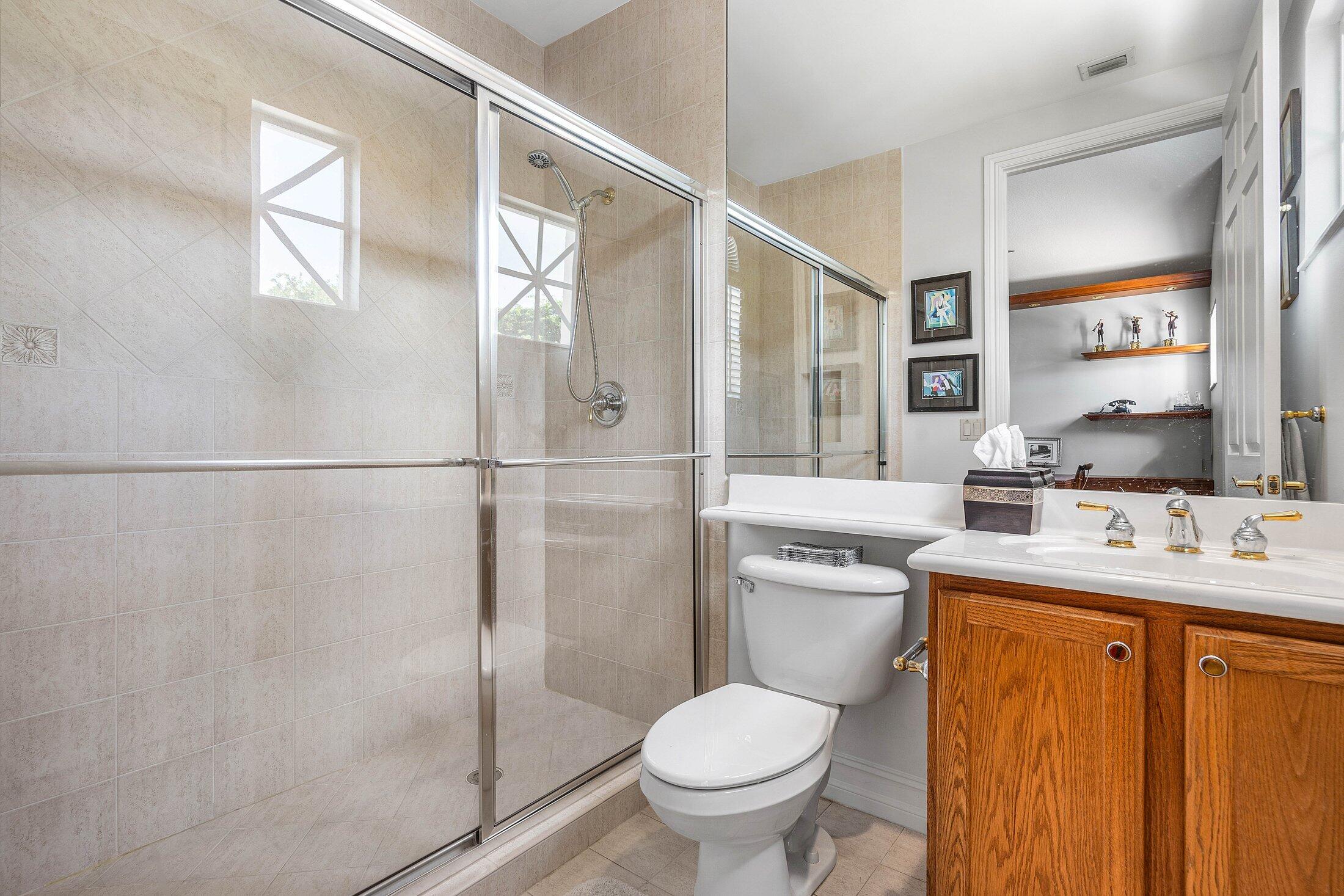 6184 Island Bend, Unit D Boca Raton, FL 33496 - Photo 23 of 54 2nd Bathroom