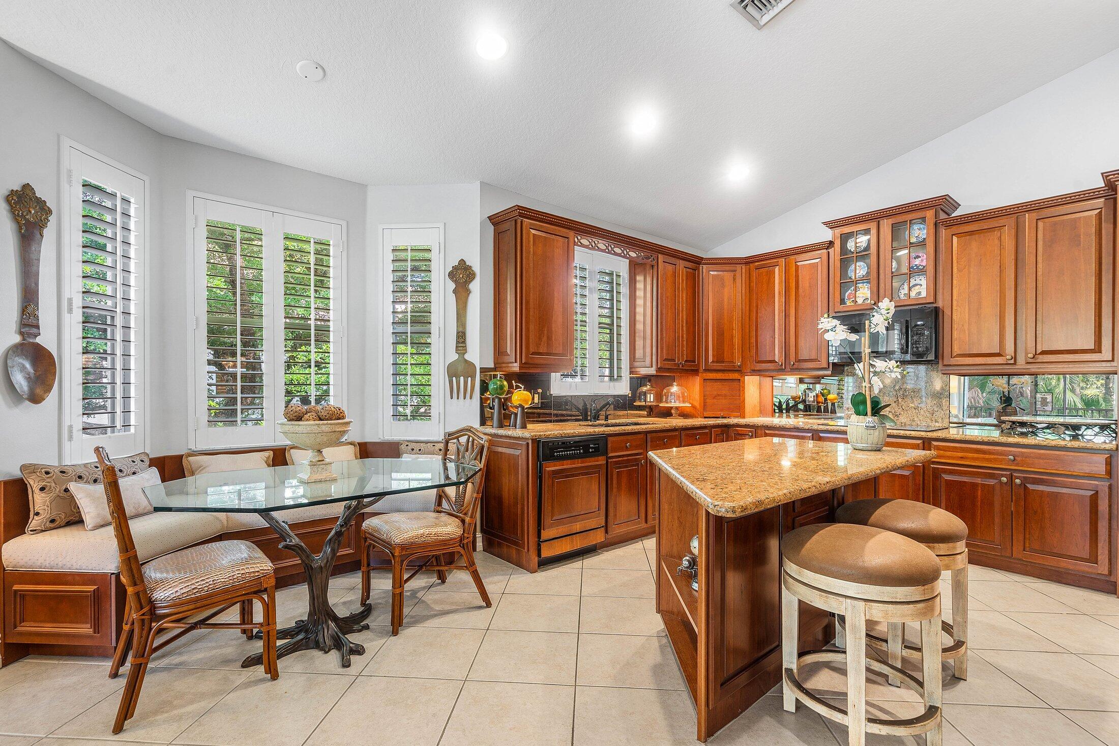 6184 Island Bend, Unit D Boca Raton, FL 33496 - Photo 7 of 54 Kitchen/Breakfast area