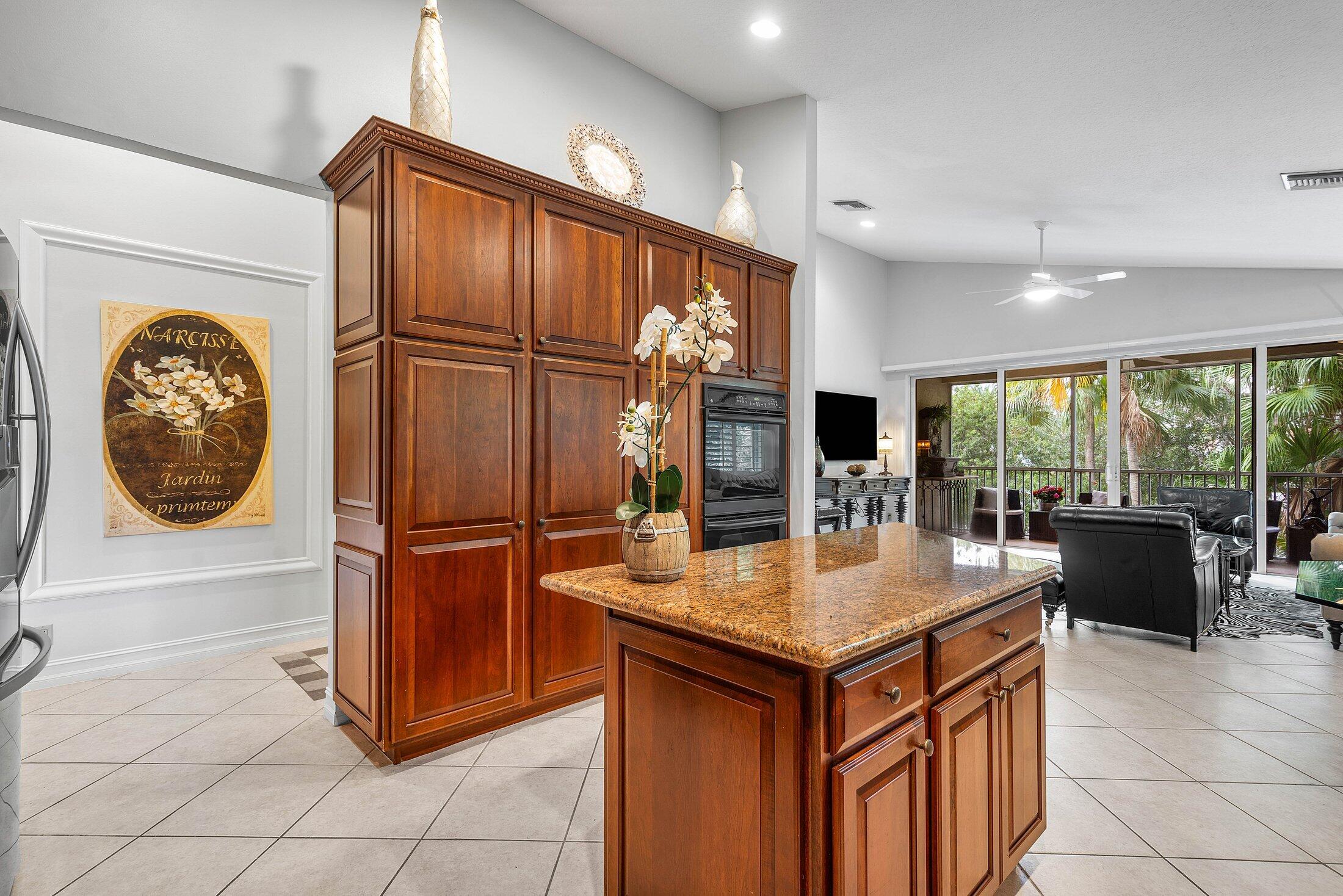 6184 Island Bend, Unit D Boca Raton, FL 33496 - Photo 10 of 54 Kitchen