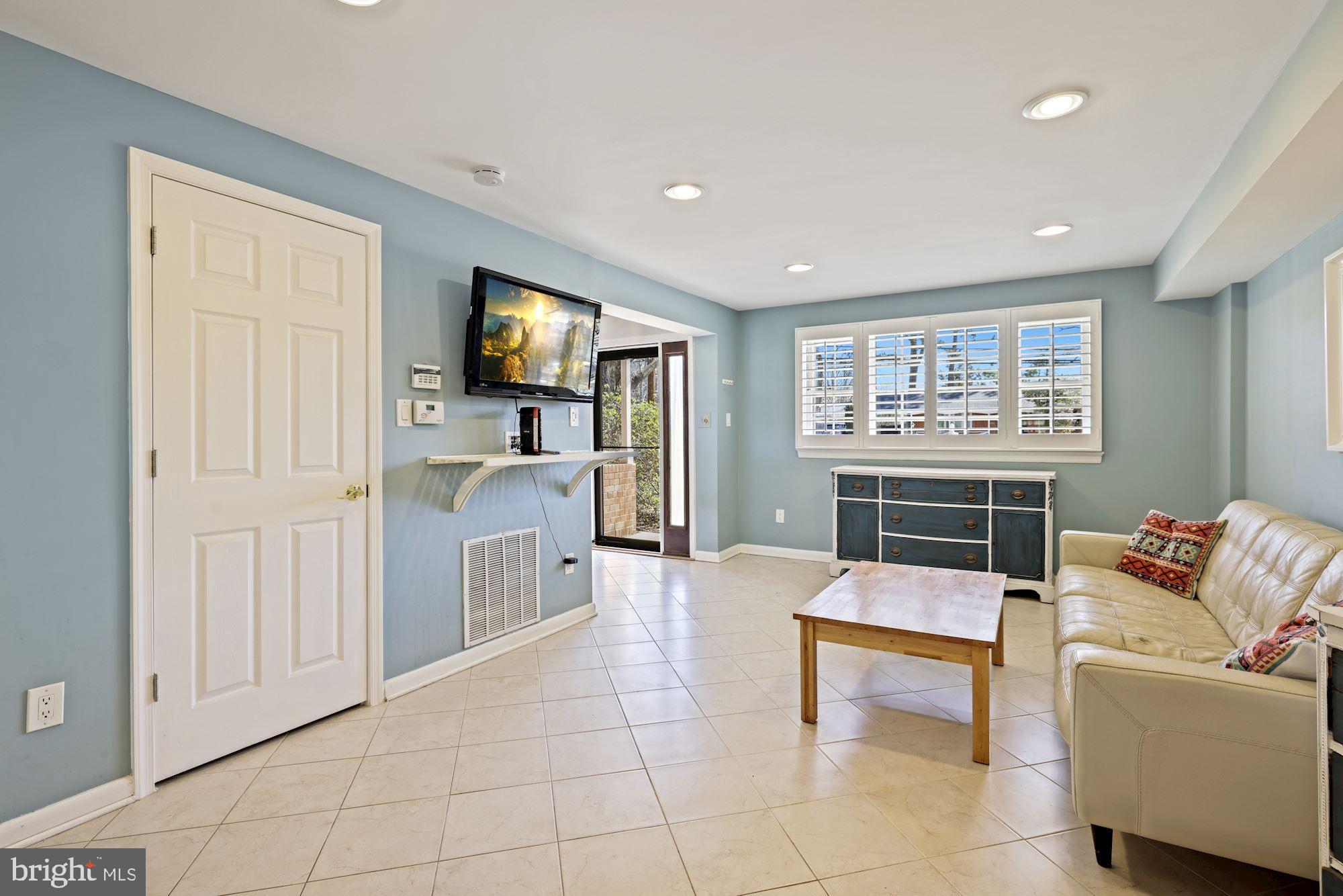 1118 Cresthaven Drive Silver Spring, MD 20903 - Photo 5 of 46 Main-level living room/den