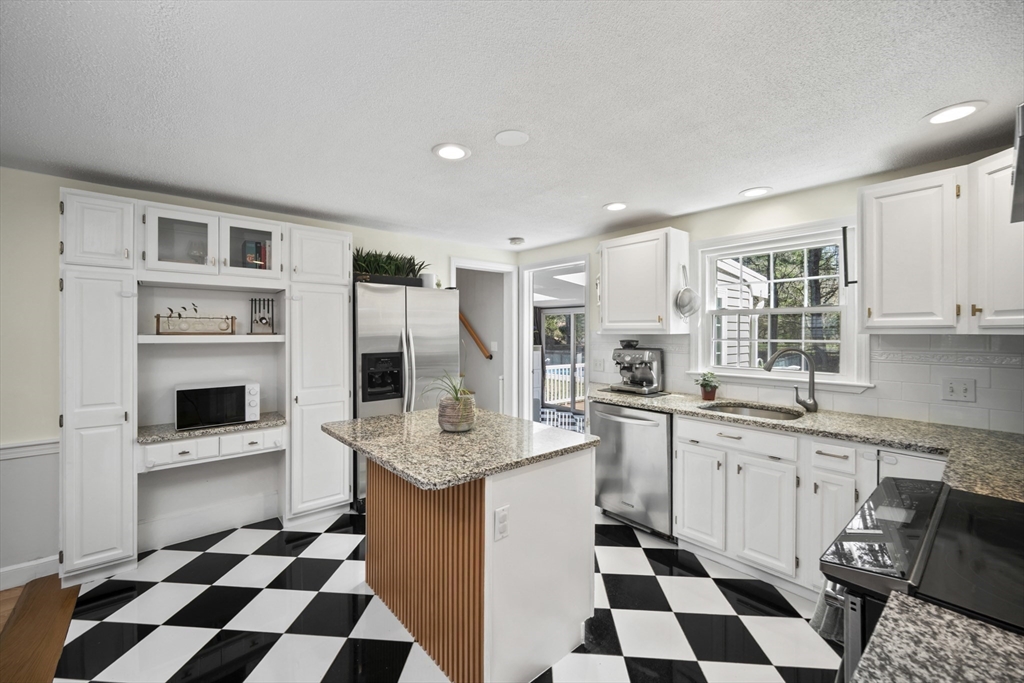 138 Fairbank Road Sudbury, MA 01776 - Photo 13 of 40
