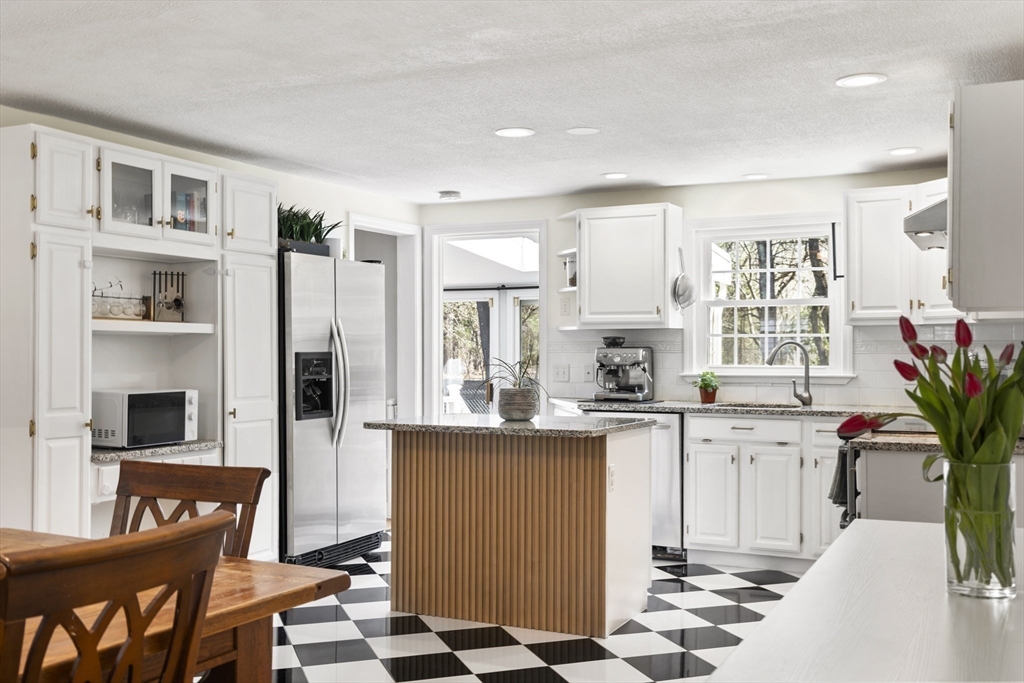 138 Fairbank Road Sudbury, MA 01776 - Photo 14 of 40