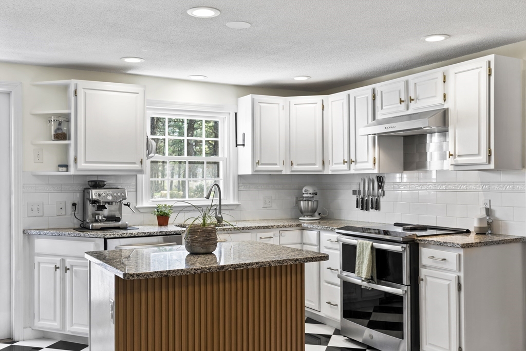 138 Fairbank Road Sudbury, MA 01776 - Photo 15 of 40