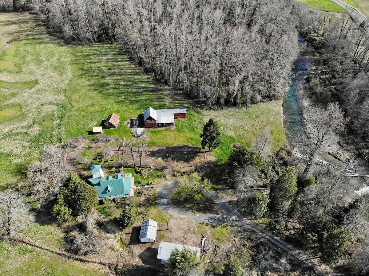 3351 Holland Loop Road Cave Junction, OR 97523 - Photo 8 of 48 9DCB082E-C156-4B69-8062-E1C1AAA78E0E