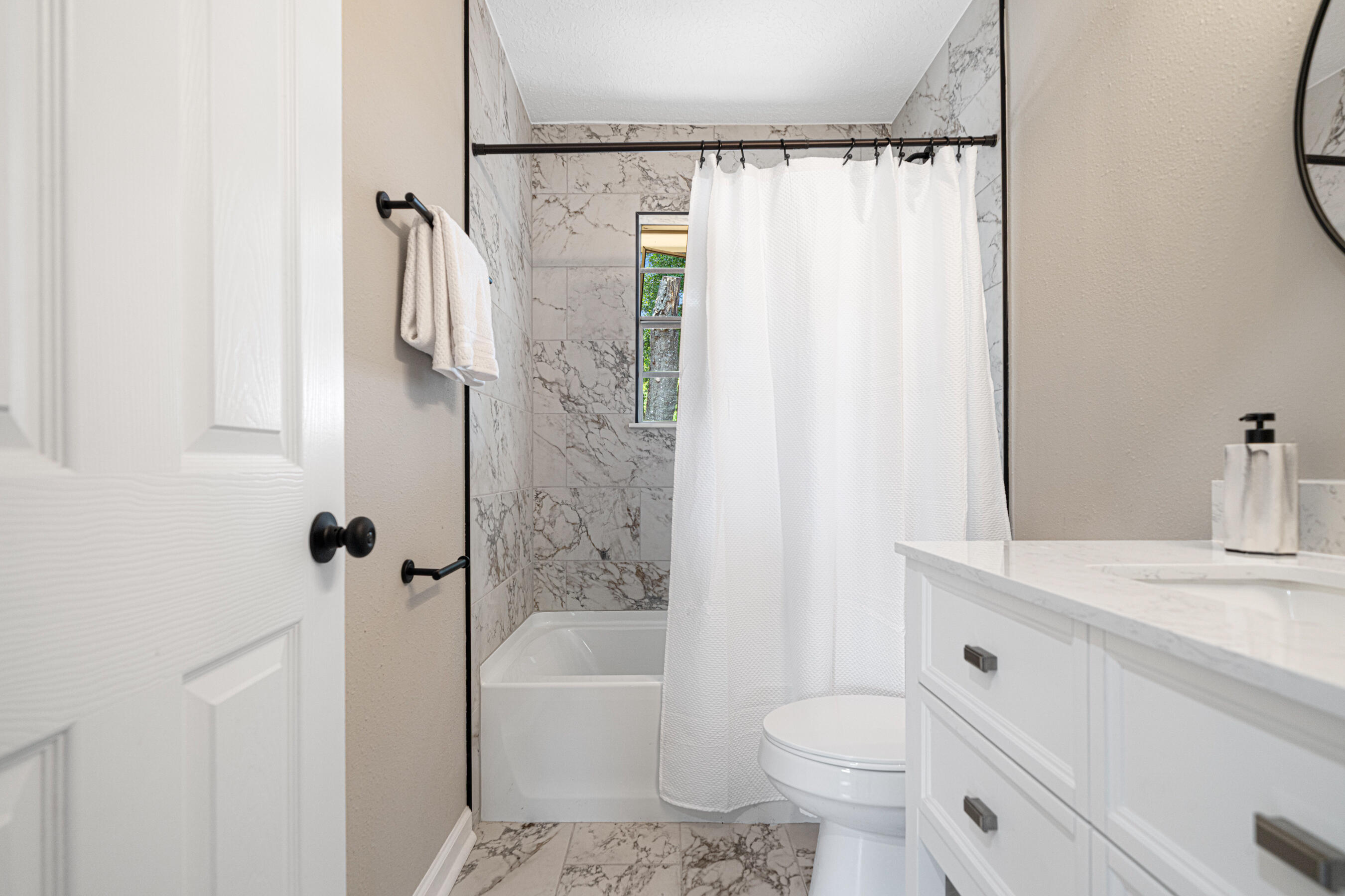 207 Oglesby Avenue Crestview, FL 32536 - Photo 4 of 30 a bathroom with a sink toilet and shower