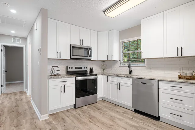 $225,900 | 207 Oglesby Avenue, Crestview, FL 32536