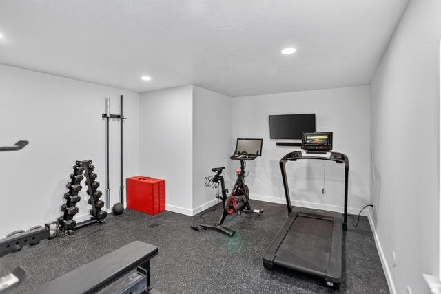 2178 Autumn Drive Mapleton, UT 84664 - Photo 32 of 48 Dedicated fitness space featuring rubber flooring, recessed lighting, and white walls