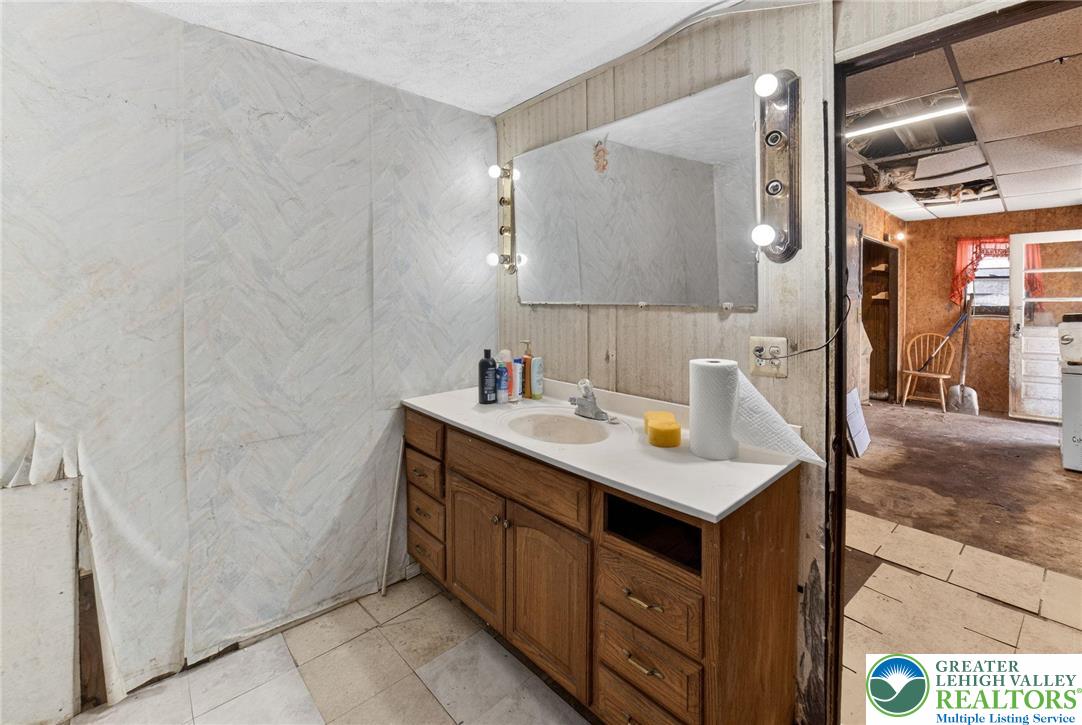 455 Morvale Road Easton, PA 18042 - Photo 10 of 47 a bathroom with a sink vanity and mirror