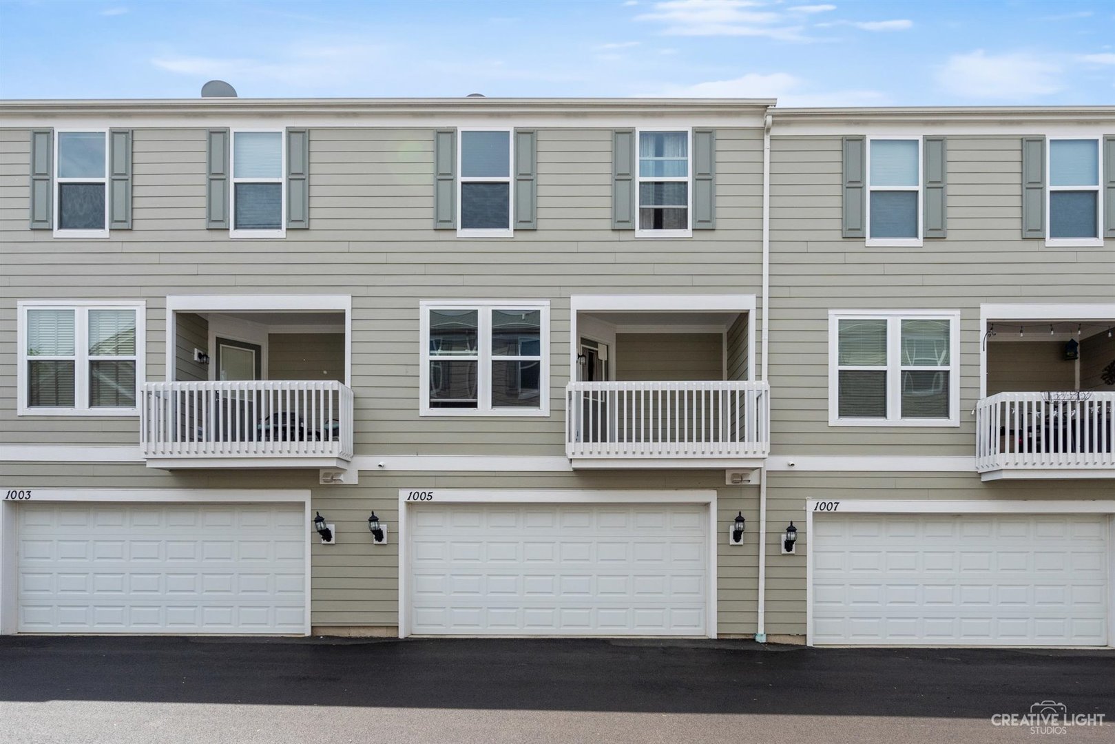 1005 Crane Point Elgin, IL 60124 - Photo 16 of 18 a view of building with a window